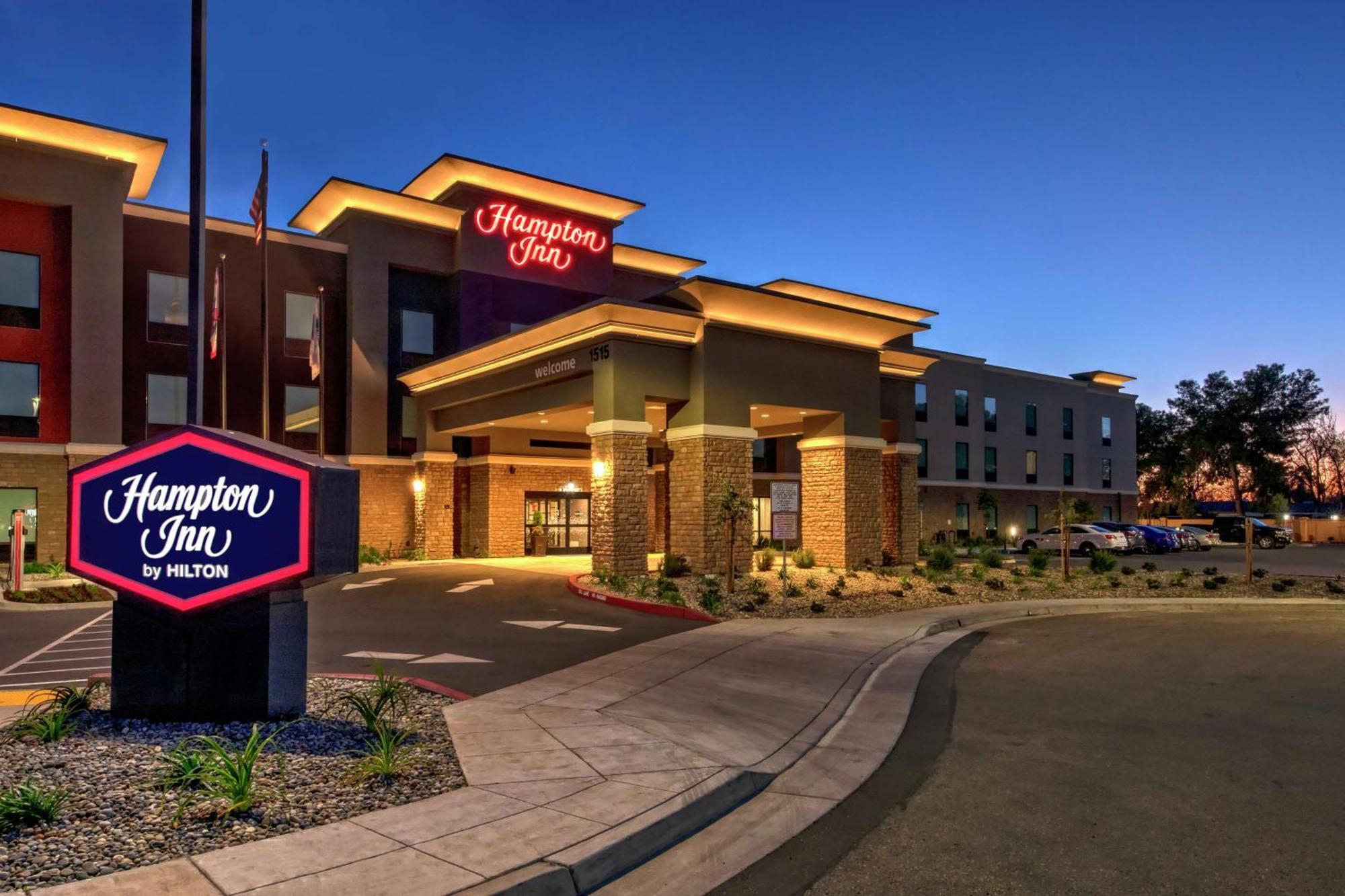 Hampton Inn Fresno Airport Exterior photo